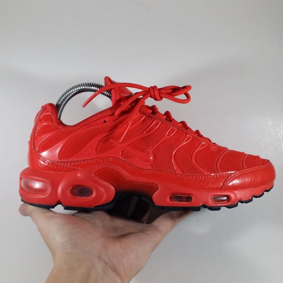 light crimson air max plus